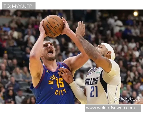 凯尔登约翰逊上半场表现出色攻防兼备贡献10分3篮板3抢断