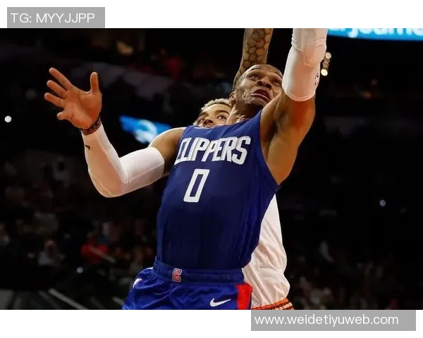 凯尔登约翰逊表现惊艳12投9中三分球命中率高效砍下25分7篮板