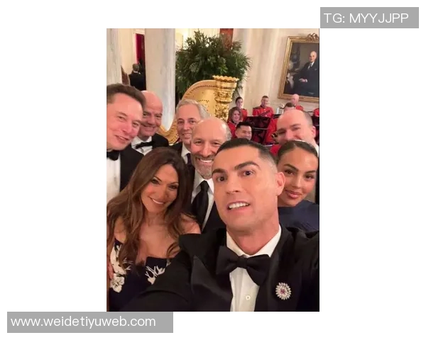 C罗与乔治娜马斯克因凡蒂诺在白宫合影留念引发热议 C罗与乔治娜马斯克因凡蒂诺在白宫合影留念引发热议