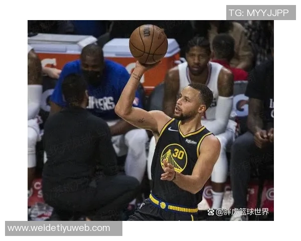 乔治开场火力全开3分钟内4投4中独取11分展现强大攻击力 乔治开场火力全开3分钟内4投4中独取11分展现强大攻击力