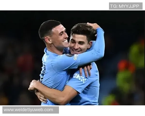 曼城新赛季全家福展现团结精神瓜帅领衔福登与B席并肩作战